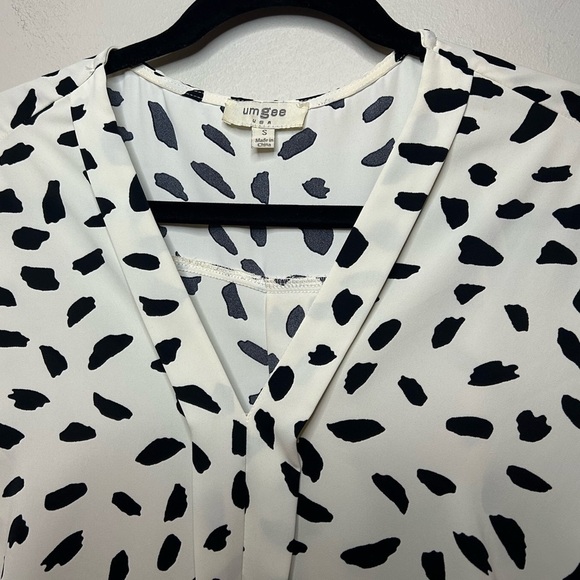 Umgee Cap Sleeve Dalmatian Printed Shift Dress - Picture 3 of 7